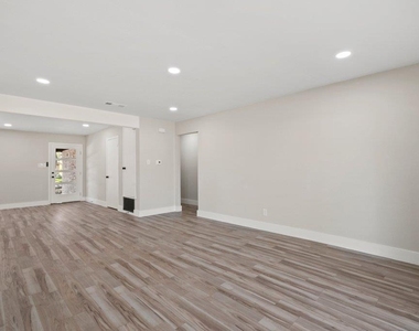 1313 Redbud Trl - Photo Thumbnail 4