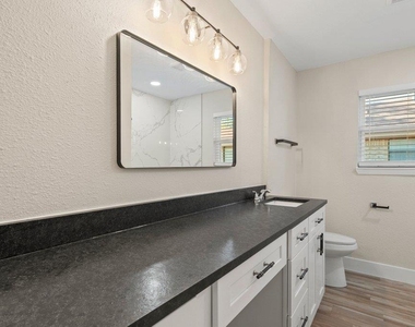 1313 Redbud Trl - Photo Thumbnail 10