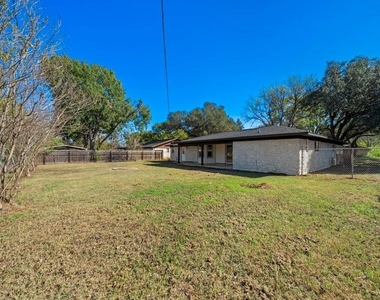 1313 Redbud Trl - Photo Thumbnail 14