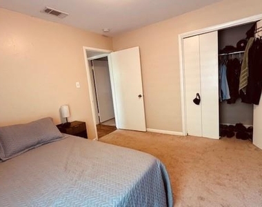 4614 Raintree Blvd - Photo Thumbnail 7