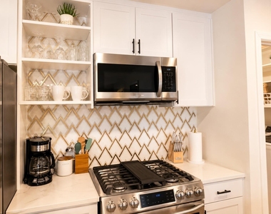 9002 Lodge Ct - Photo Thumbnail 5