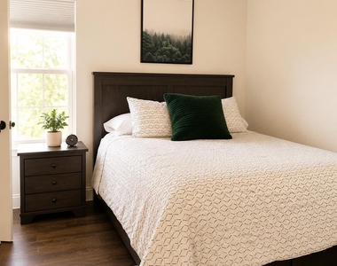 9002 Lodge Ct - Photo Thumbnail 11