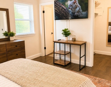 9002 Lodge Ct - Photo Thumbnail 9