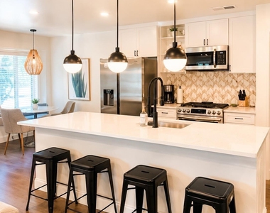 9002 Lodge Ct - Photo Thumbnail 4