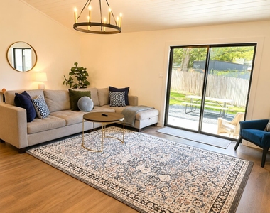 9002 Lodge Ct - Photo Thumbnail 2