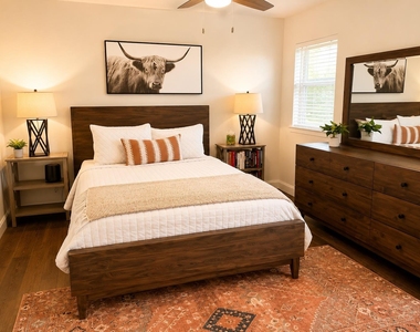 9002 Lodge Ct - Photo Thumbnail 10