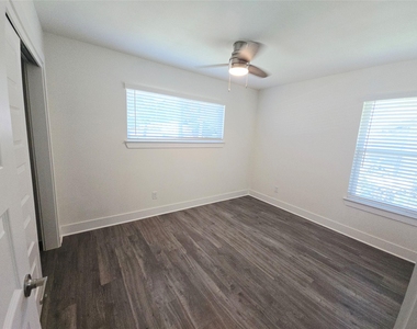 6103 Calmar Cv - Photo Thumbnail 13