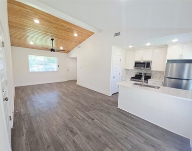 6103 Calmar Cv - Photo Thumbnail 6