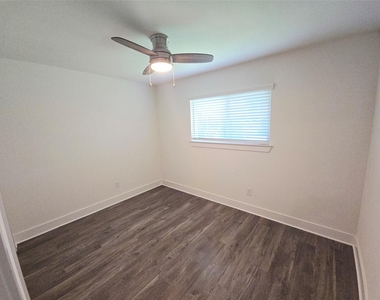 6103 Calmar Cv - Photo Thumbnail 8