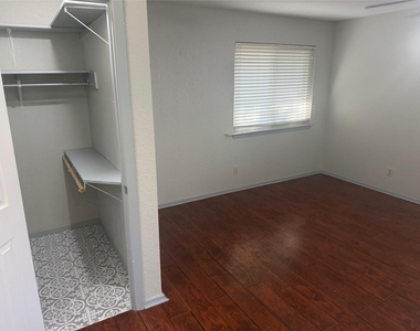 7604 Bender Dr - Photo Thumbnail 9