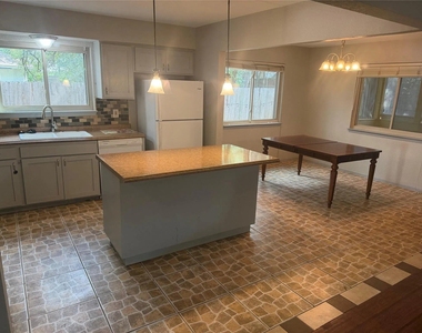 7604 Bender Dr - Photo Thumbnail 14