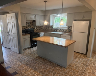 7604 Bender Dr - Photo Thumbnail 2