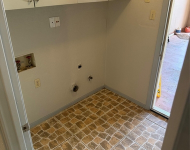 7604 Bender Dr - Photo Thumbnail 3