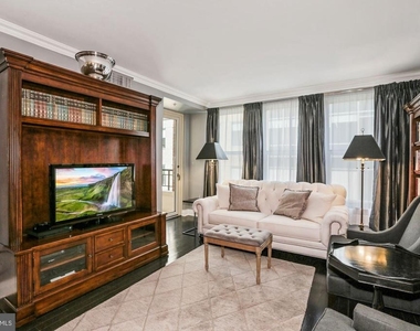 915 E Street Nw - Photo Thumbnail 4