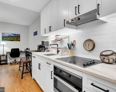 1211 Van Street Se - Photo Thumbnail 5