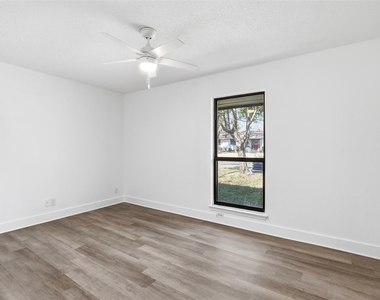 100 Howard Dr - Photo Thumbnail 9
