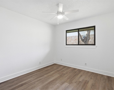 100 Howard Dr - Photo Thumbnail 10