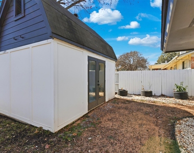 100 Howard Dr - Photo Thumbnail 12