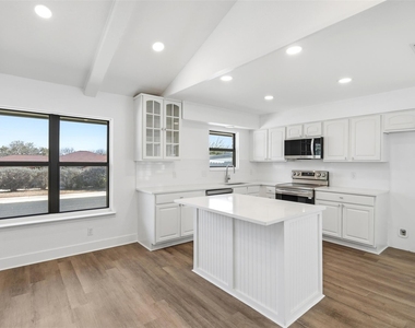 100 Howard Dr - Photo Thumbnail 4