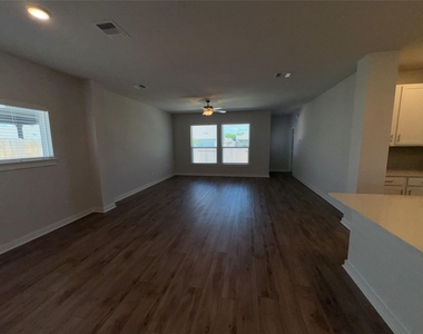102 Milo Dr - Photo Thumbnail 10