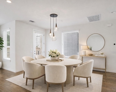 2301 Bluebonnet Ln - Photo Thumbnail 2