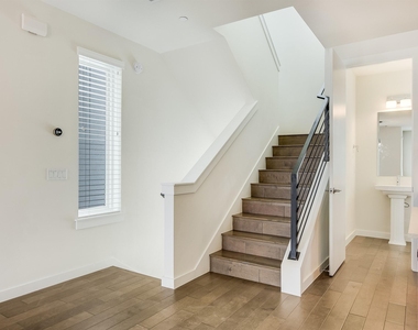 2301 Bluebonnet Ln - Photo Thumbnail 14