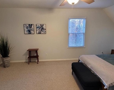 102 Slate Pl - Photo Thumbnail 8