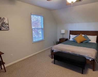 102 Slate Pl - Photo Thumbnail 6