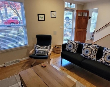 102 Slate Pl - Photo Thumbnail 13