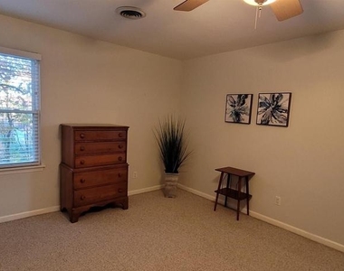 102 Slate Pl - Photo Thumbnail 7