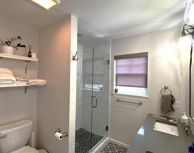1311 Aggie Ln - Photo Thumbnail 6
