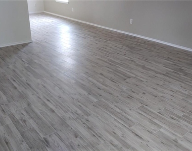 2739 Fairview Dr - Photo Thumbnail 1