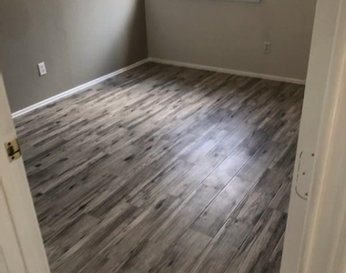 2739 Fairview Dr - Photo Thumbnail 16