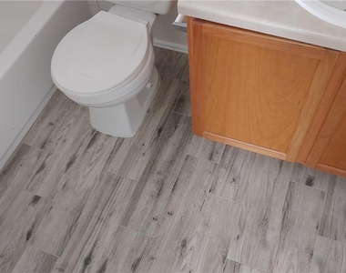 2739 Fairview Dr - Photo Thumbnail 9
