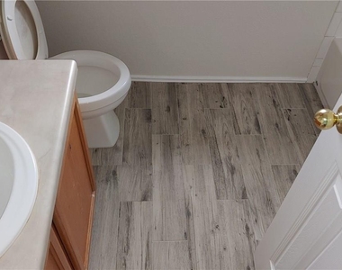 2739 Fairview Dr - Photo Thumbnail 13