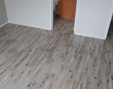 2739 Fairview Dr - Photo Thumbnail 8