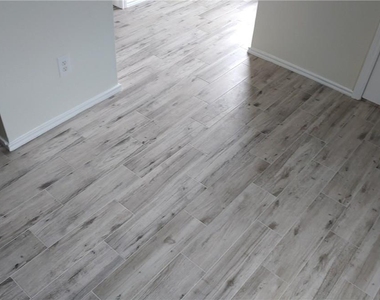 2739 Fairview Dr - Photo Thumbnail 3