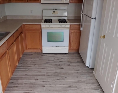 2739 Fairview Dr - Photo Thumbnail 4