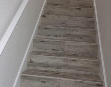 2739 Fairview Dr - Photo Thumbnail 7