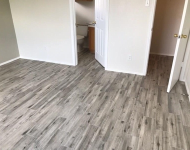 2739 Fairview Dr - Photo Thumbnail 17