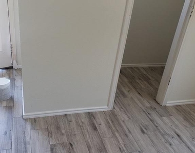 2739 Fairview Dr - Photo Thumbnail 19