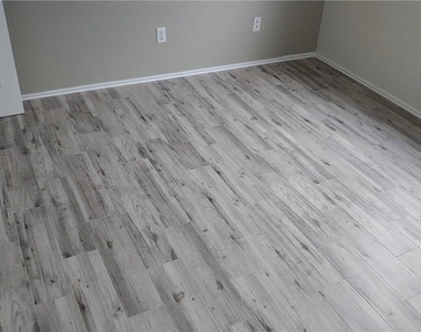 2739 Fairview Dr - Photo Thumbnail 14