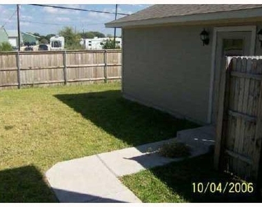 2739 Fairview Dr - Photo Thumbnail 18