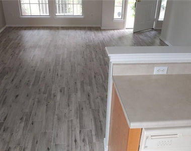 2739 Fairview Dr - Photo Thumbnail 6