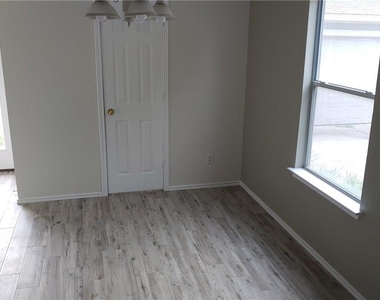 2739 Fairview Dr - Photo Thumbnail 2