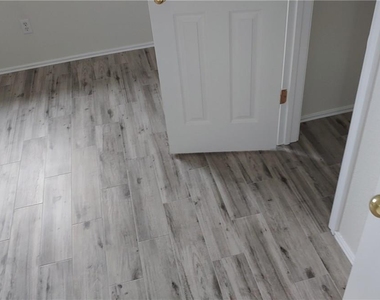 2739 Fairview Dr - Photo Thumbnail 12