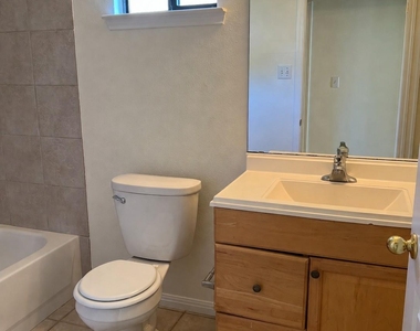 1105 Advance St - Photo Thumbnail 14