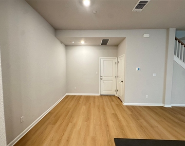 3000 Chisholm Trail Rd - Photo Thumbnail 7