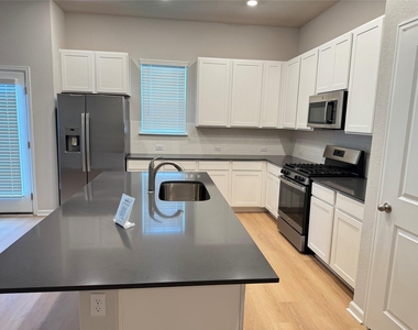3000 Chisholm Trail Rd - Photo Thumbnail 2
