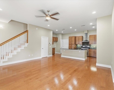 2520 Bluebonnet Dr - Photo Thumbnail 3